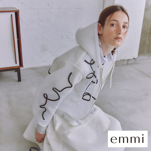 エミ ラインシアーダンボールジップフーディーブルゾン emmi
