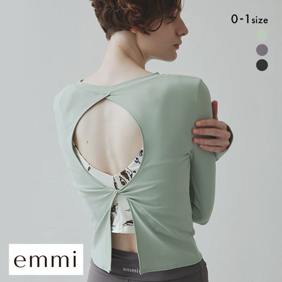 エミ WELLNESS&TRAINING サステナレッチプルオーバー emmi