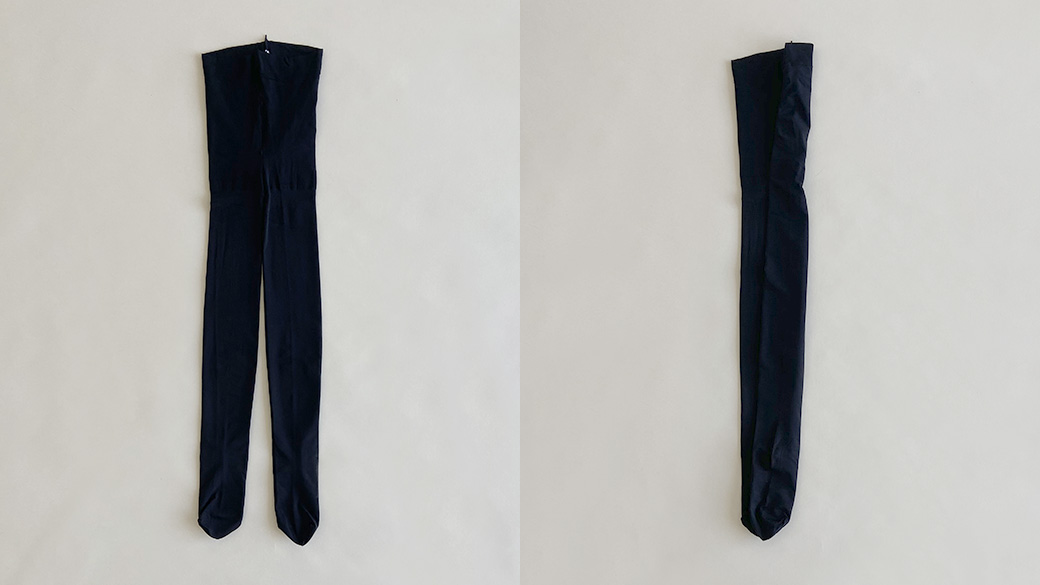 １) 縦半分に折る