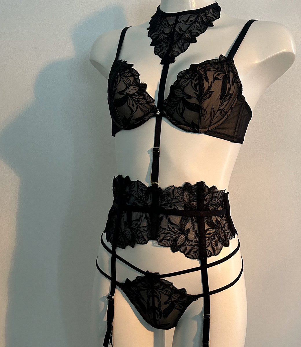 フロリナヴォーテ エクスタのブラックランジェリー