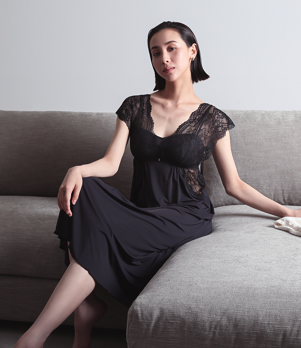 フロリナヴォーテ アンテアージュのブラックランジェリー＆ナイトウェア
