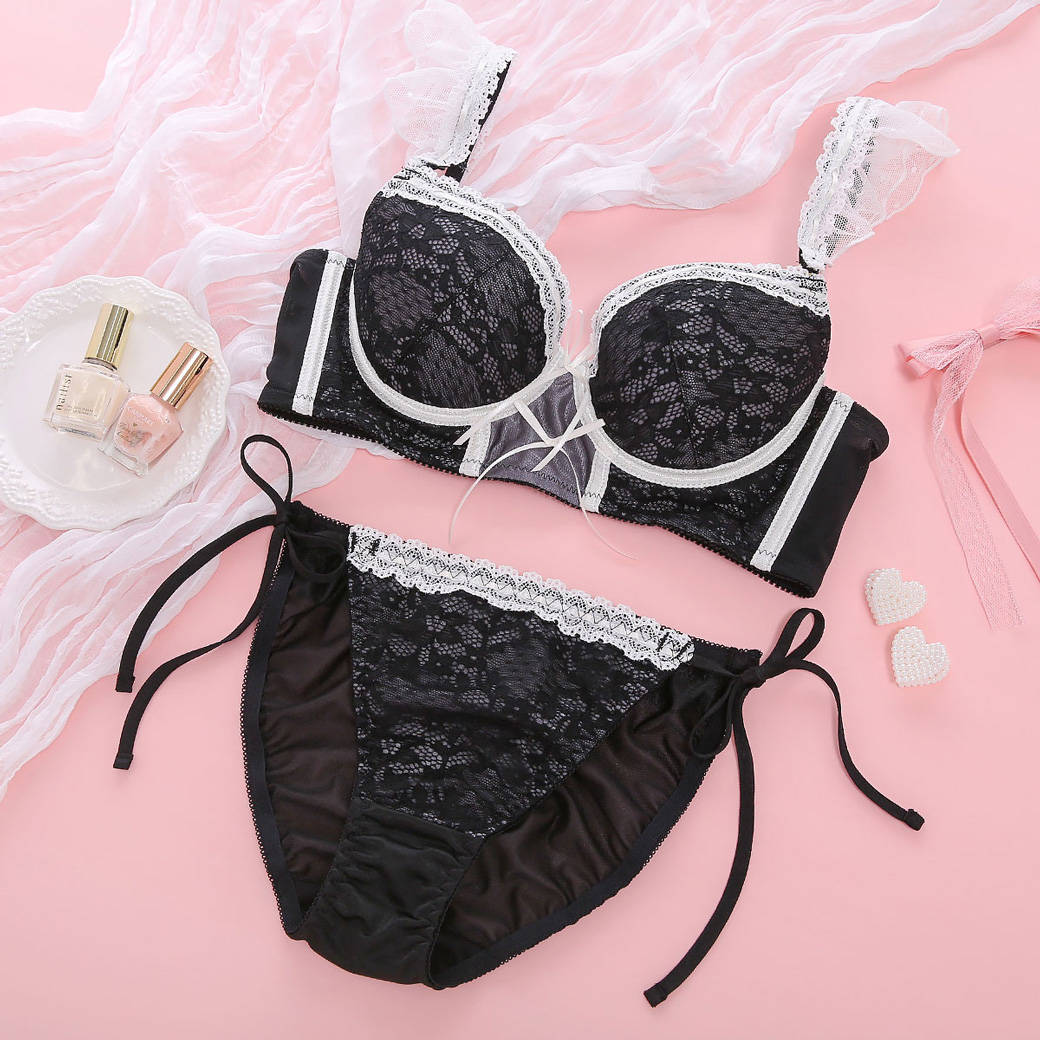 ハロウィンに身につけたい、ちょっぴりセクシーなコーディネートランジェ