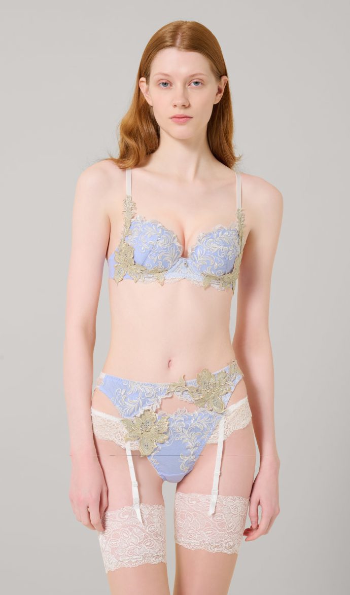 Wing of Dawn のモデルカット